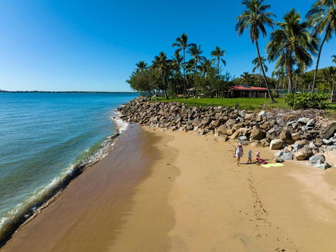 ABSOLUTE BEACH FRONT MACKAY - Blue Pacific - Tourism TAS 3