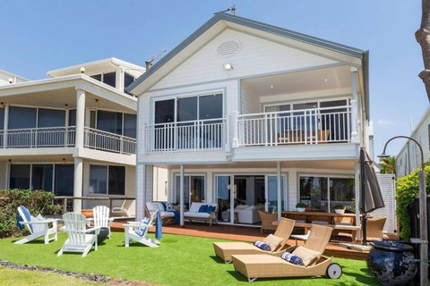 Absolute Beachfront Family Size Home - Tourism TAS 1