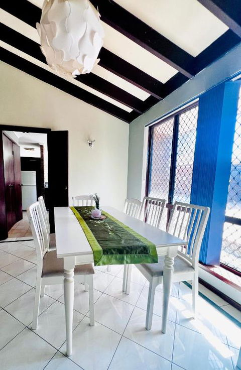 Affordable Beautiful Queen Bedroom Near City Swan River Fremantle University - Tourism TAS 3