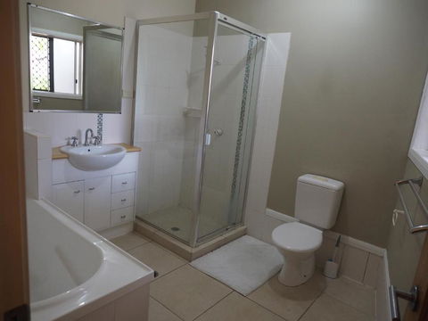 Accommodation On Westlake Mount Ommaney - Hobart Tourism 3