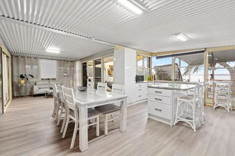 Absolute Waterfront Hidden Gem Toukley - Tourism TAS 2