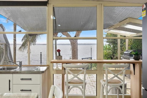 Absolute Waterfront Hidden Gem Toukley - Tourism TAS 3