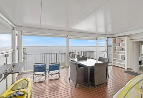 Absolute Waterfront Hidden Gem Toukley - Tourism TAS 1