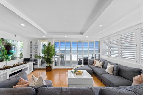 Absolute Beachfront Apartment 3B Pool Spa - Tourism TAS 2