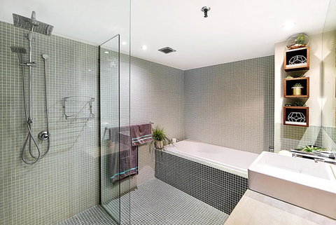 Absolute Beachfront Apartment 3B Pool Spa - Tourism TAS 1