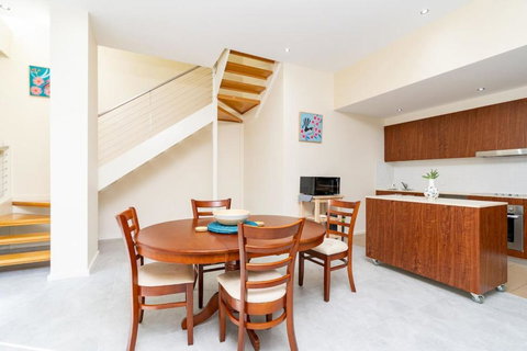 Absolutely Spacious APT Unit Between ANU And City - Tourism TAS 2