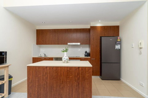 Absolutely Spacious APT Unit Between ANU And City - Tourism TAS 3