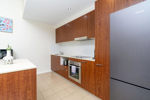 Absolutely Spacious APT Unit Between ANU And City - Tourism TAS 4