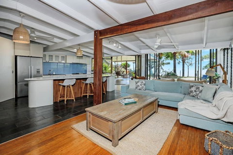 Absolute Beachfront House With Private Pool - Hobart Tourism 1