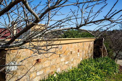 A Romantic Uraidla Studio - Tourism TAS 2