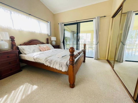Aircabin - Tuggerawong - Lake Front - 3 Beds House - Tourism TAS 3