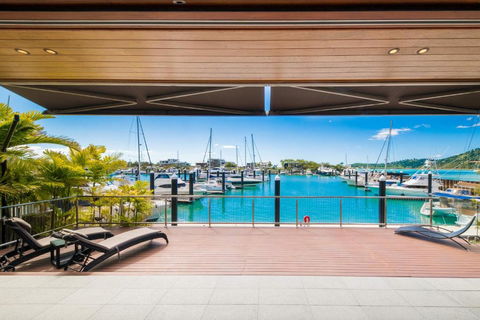 Airlie Beach Marina-Front Luxury At 10 The Cove - Tourism TAS 1