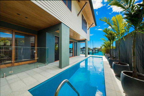 Airlie Beach Marina-Front Luxury At 10 The Cove - Tourism TAS 2