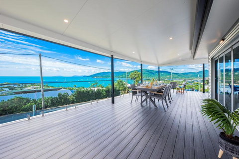 Airlie Blue On Blue - Hobart Tourism 2