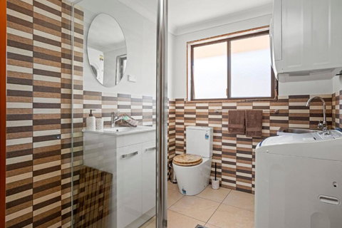 Akuli By The Sea Unit 3 - Tourism TAS 4