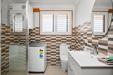 Akuli By The Sea Unit 2 - Tourism TAS 4