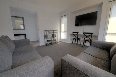 Albatross Retreat - Hobart Tourism 1