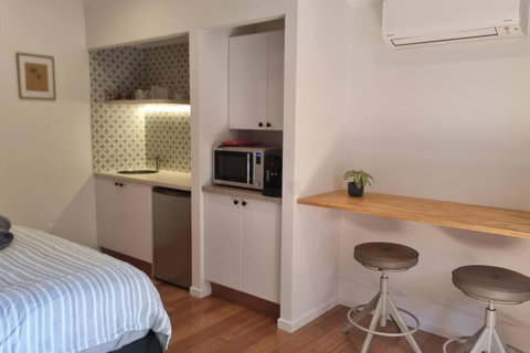 Alcorn Garden Studio Main House Attached-Dog Friendly 2 Mins Walk To Beach - Tourism TAS 2