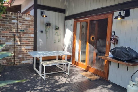 Alcorn Garden Studio Main House Attached-Dog Friendly 2 Mins Walk To Beach - Tourism TAS 3