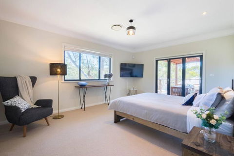 Alleura House Serene Bushland 4BR Families Groups - Hobart Tourism 4
