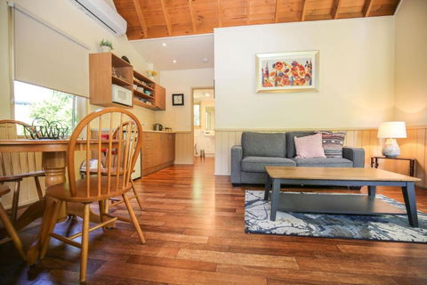 Alpine Arnica Cottage 2 - Hobart Tourism 2