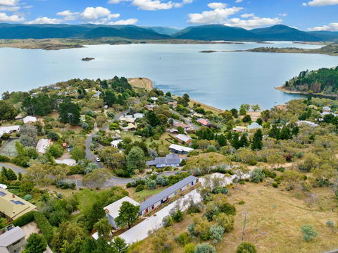 Alps Lakeview Lodge - Hobart Tourism 1
