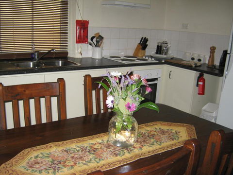 Amalie Cottage Waikerie Unit 1 - Hobart Tourism 4