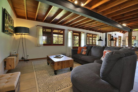 Amaroo House - Glorious Views - Tourism TAS 3