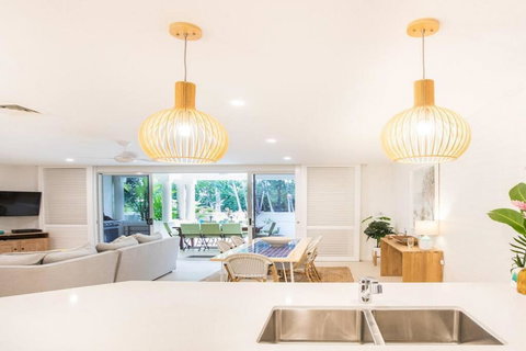 Amaroo Villa - Absolute Beachfront Port Douglas - Tourism TAS 2