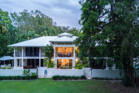 Amaroo Villa - Absolute Beachfront Port Douglas - Tourism TAS 3