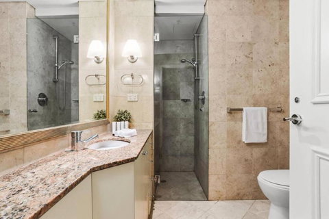 Amazing Apartment In Sydney CBD With Rooftop Pool - Tourism TAS 4