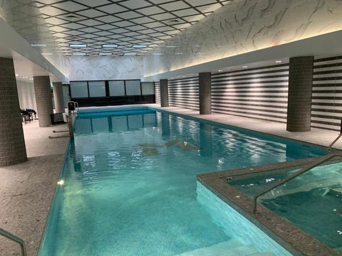 Amazing 1 Bedroom Apt With Large Living & Extra Sleeping Space -up To 5 Ppl Plus Gym Jacuzzi Spa Pool Sauna And Garden With BBQ - Tourism TAS 2