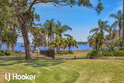Amazing Waterfront Location - Hobart Tourism 1