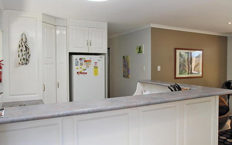 AMITY BEACH BUNGALOW - Tourism TAS 4