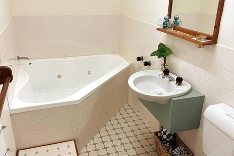 Amity Jigsaw House - Tourism TAS 1