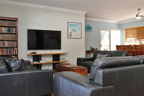 AMITY PINES - Tourism TAS 2