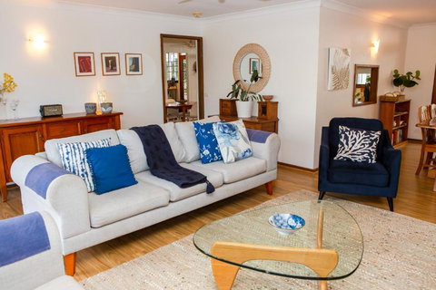 Among The Vines - Tourism TAS 4