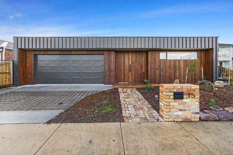 Amongst The Tea Trees - Hobart Tourism 1