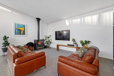 Amongst The Tea Trees - Hobart Tourism 3