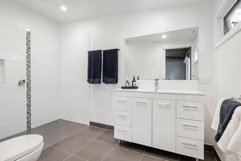 Amongst The Ti Trees Rye - Tourism TAS 3