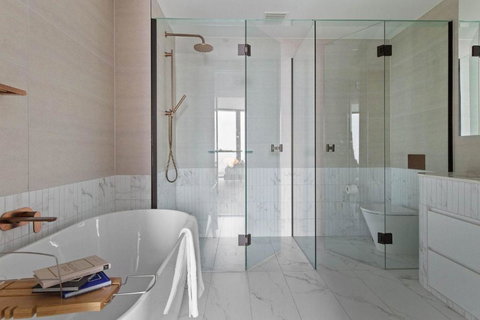 An Astonishing 3BR Apt At Sapphire By The Gardens - Tourism TAS 2