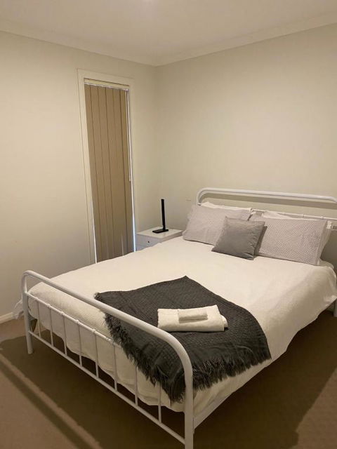 An Executive 3 Bedroom New House, All To Yourself - Hobart Tourism 3