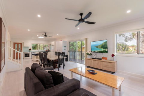 Anais Hat Head - Tourism TAS 1