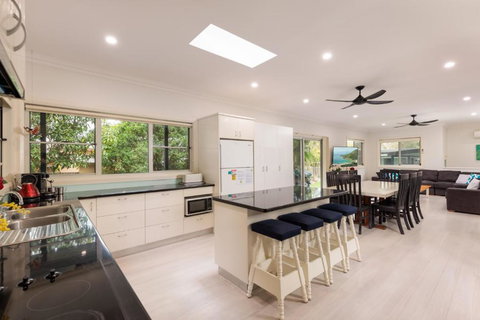 Anais Hat Head - Tourism TAS 3