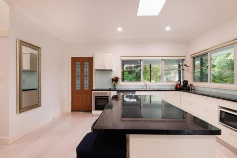 Anais Hat Head - Tourism TAS 4