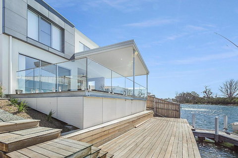 Anchored - Tourism TAS 0