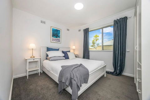 Apartment 8 Burswood - Hobart Tourism 4