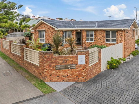 Apartment In Cowes Central On Chapel - Tourism TAS 0