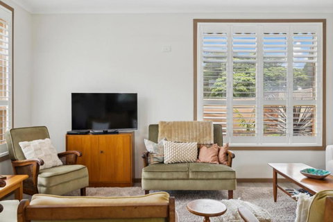 Apartment In Cowes Central On Chapel - Tourism TAS 3