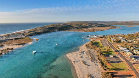 API Pelican Beach Front Apartments Kalbarri - Hobart Tourism 2